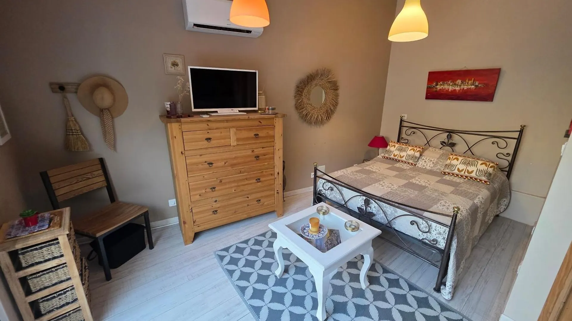 Parenthese Caumontoise . Apartment